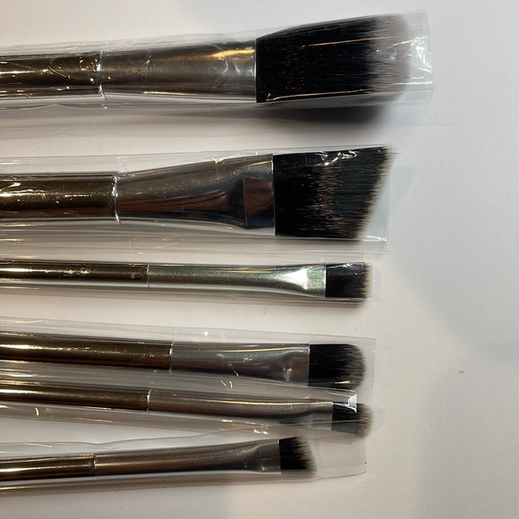 Dillards 6 make-up brush set - Picture 3 of 10